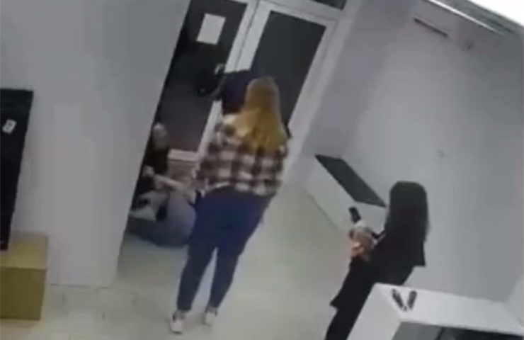 СК проверит информацию об избиении 12-летних девочек в пункте выдачи заказов в Краснодаре