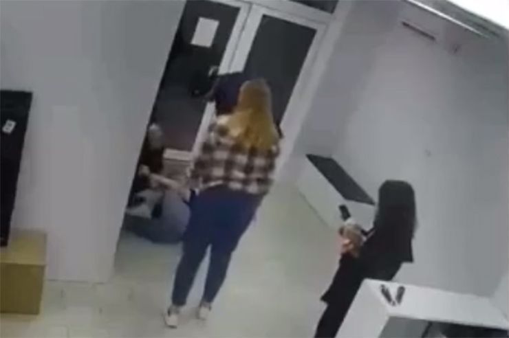 СК проверит информацию об избиении 12-летних девочек в пункте выдачи заказов в Краснодаре