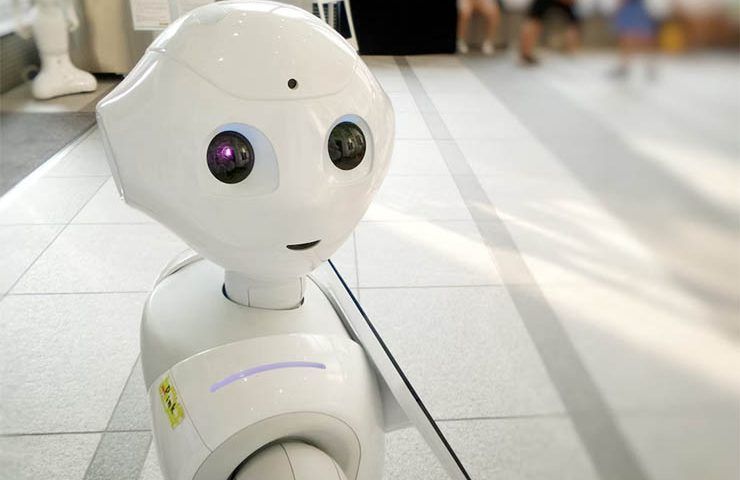 Переводчики, турменеджеры и официанты боятся потерять работу из-за роботов