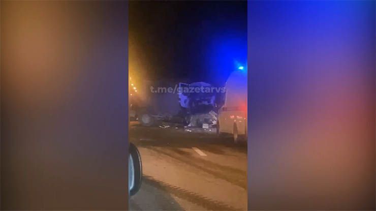 Жесткая авария с двумя грузовиками произошла на трассе М-4 «Дон» под Краснодаром