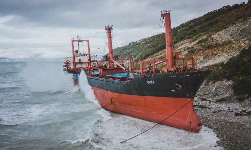 Росприроднадзор требует с владельца сухогруза Rio выплатить 647,6 млн рублей за загрязнение Черного моря