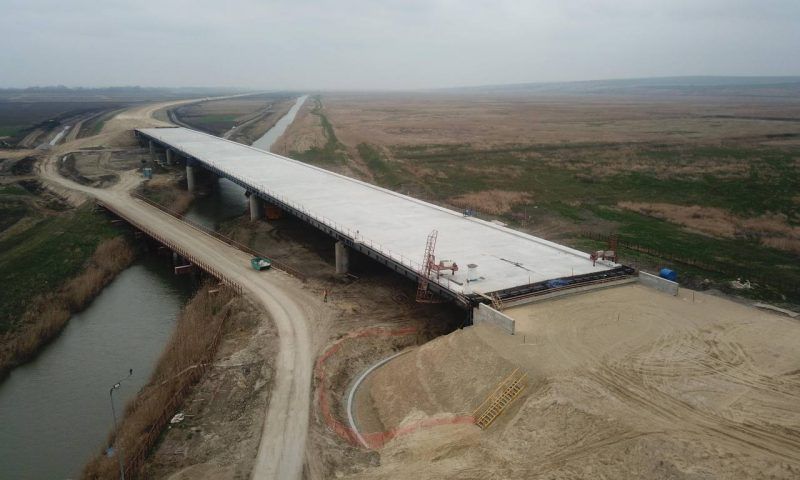 Новая дорога к Крымскому мосту в Краснодарском крае готова наполовину