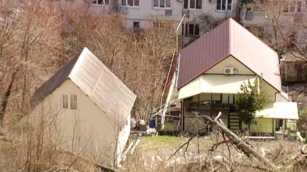 Семья может остаться без жилья в Туапсе: дому угрожает оползень - 22 марта,  2023 Все новости, Материалы, Общество «Кубань 24»