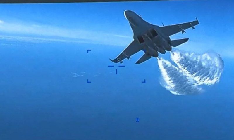 Пентагон опубликовал видео, как Су-27 с помощью сброса топлива «роняет» американский беспилотник