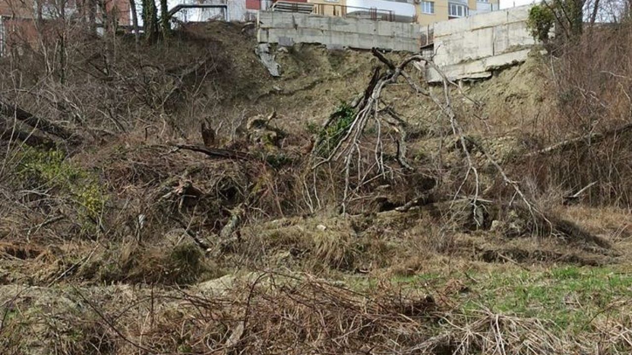 В Туапсе оползень, сошедший год назад, продолжает угрожать жилым домам - 21  марта, 2023 Все новости, Общество «Кубань 24»