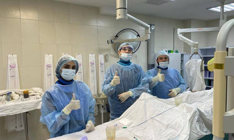 В Новороссийске хирурги спасли пациента с инсультом, прооперировав сонную артерию без единого разреза