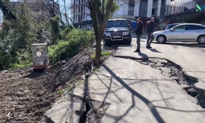 Поврежденную оползнем дорогу в Сочи отремонтируют в течение месяца