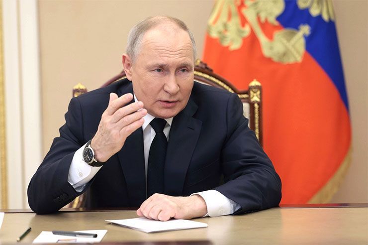 Путин заявил, что экономика России начинает развиваться по новой модели