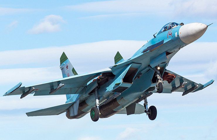 Истребитель Су-27 ВКС РФ сопроводил три французских самолета над Черным морем