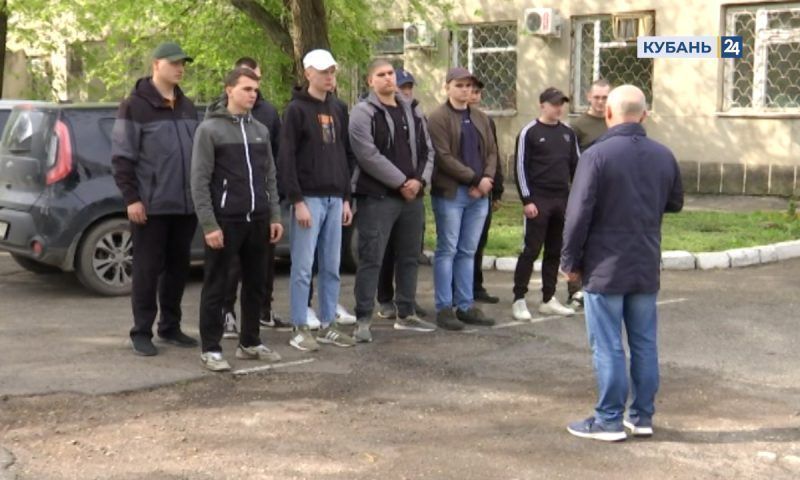 Весенний призыв: часть военнообязанных из Краснодара отправили в краевой сборный пункт