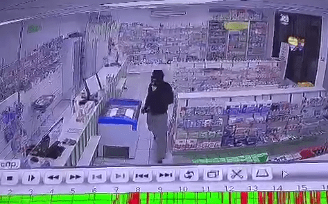 Разбойник в маске и с пистолетом напал на аптеку в Краснодарском крае