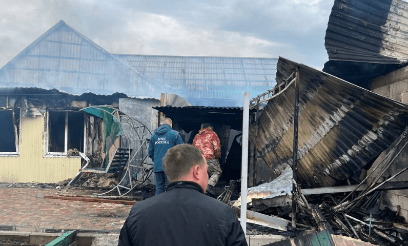 В Павловском районе у многодетной семьи ночью сгорел дом