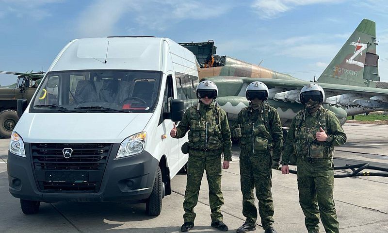 Кубанские казаки передали микроавтобус летчикам, участвующим в СВО