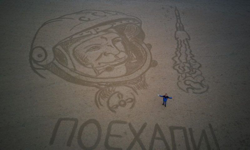 На пляже Анапы появилось гигантское изображение Юрия Гагарина