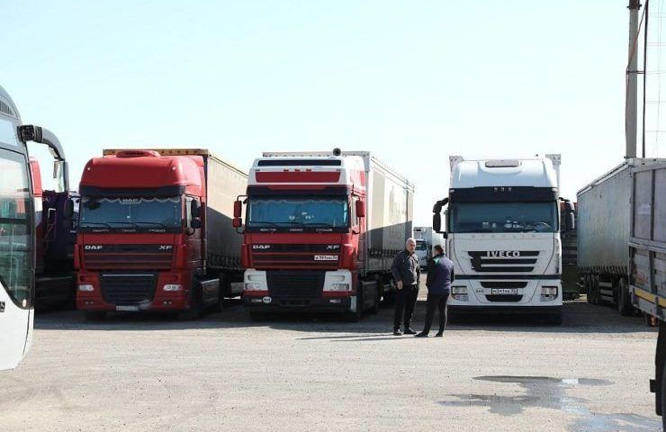 Очередь грузовиков перед Керченской переправой в Краснодарском крае выросла до 136 машин