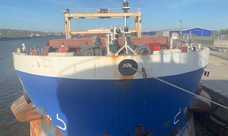 Теплоход протаранил судно в порту Ростова-на-Дону