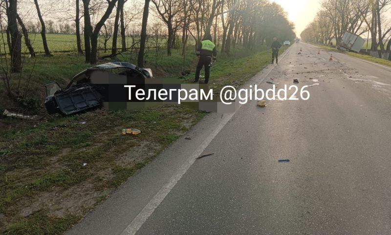 Двое жителей Краснодарского края погибли в лобовом ДТП с фурой в Ставропольском крае