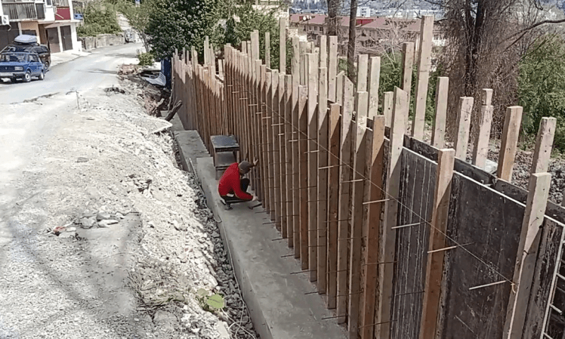 В Сочи новую подпорную стену на улице Цюрупы установят до конца апреля