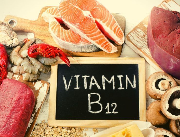 Как проявляется нехватка витамина В12