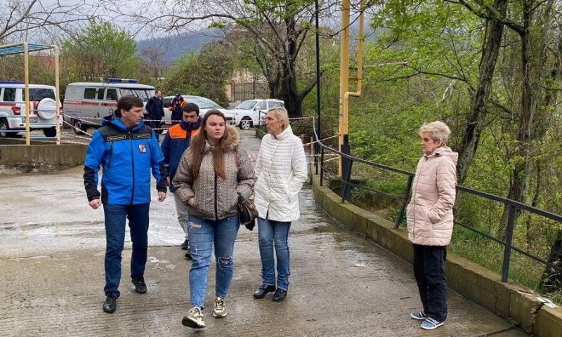 На оползневом участке в переулке Вишневом в Сочи укрепят склон и построят ливневку