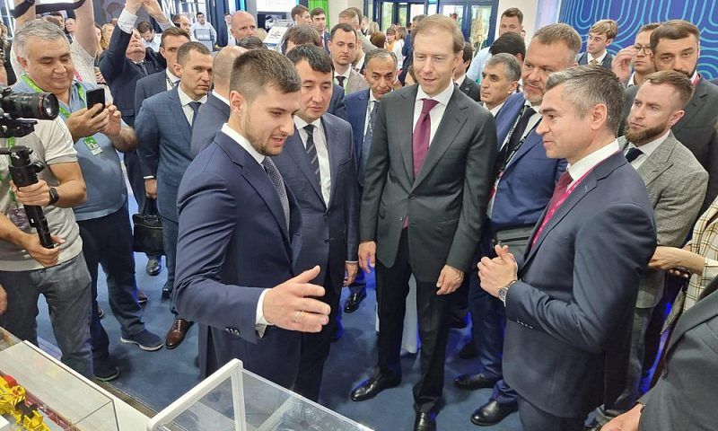 Денис Мантуров: важно продолжать наращивать мощности вагоностроительной отрасли на Кубани