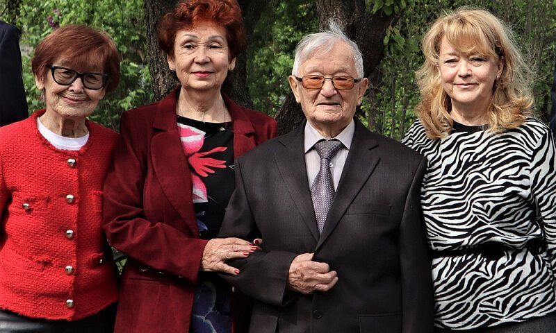 Кондратьев поздравил с 95-летием ветерана Великой Отечественной войны Умида Губаева