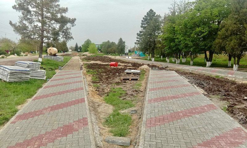 В Щербиновском районе благоустраивают парк