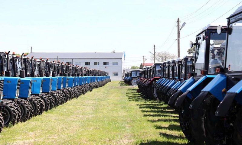 За год на предприятии в Староминском районе планируют произвести до тысячи тракторов