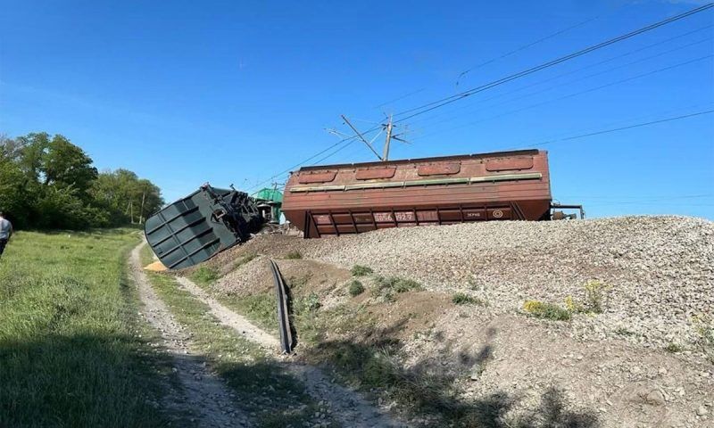 Сход грузового поезда с рельсов в Крыму произошел из-за вмешательства посторонних лиц
