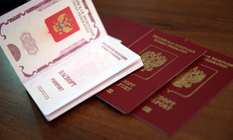В России вступили в силу правила сдачи загранпаспорта при запрете на выезд