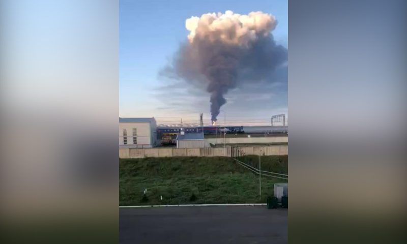 Площадь пожара на нефтебазе в Краснодарском крае достигла 1,2 тыс. кв. метров