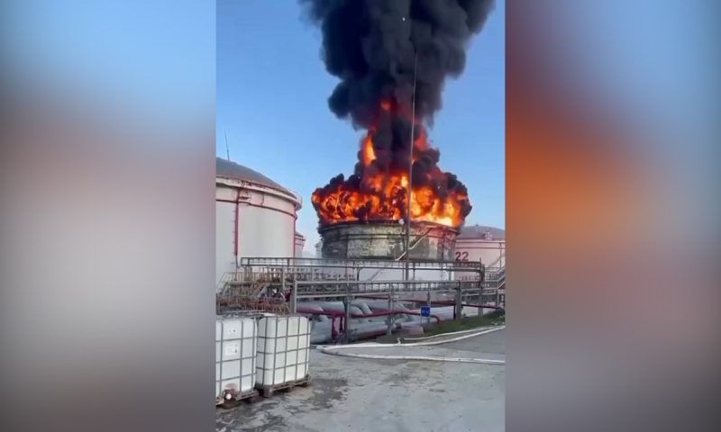 Кондратьев опроверг информацию об эвакуации жителей поселка Волна из-за пожара на нефтебазе на Кубани