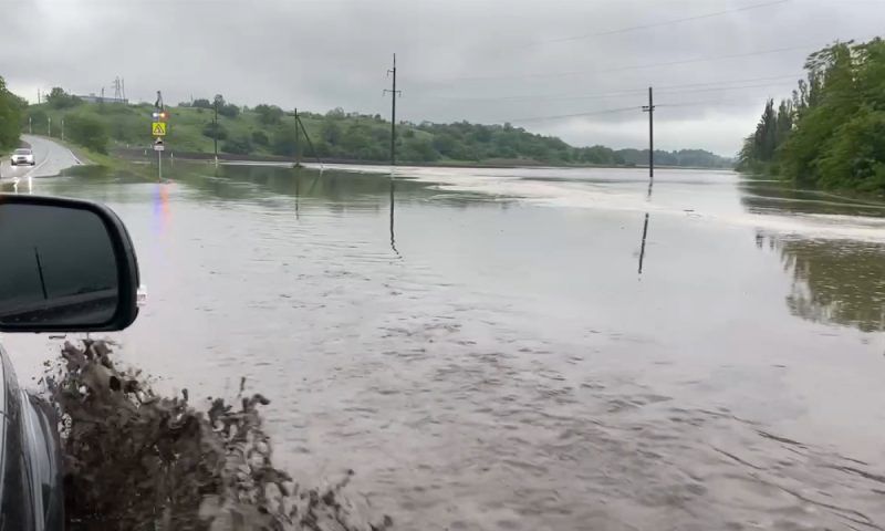 Сильные осадки и разливы рек вызвали подтопления в 13 населенных пунктах Краснодарского края