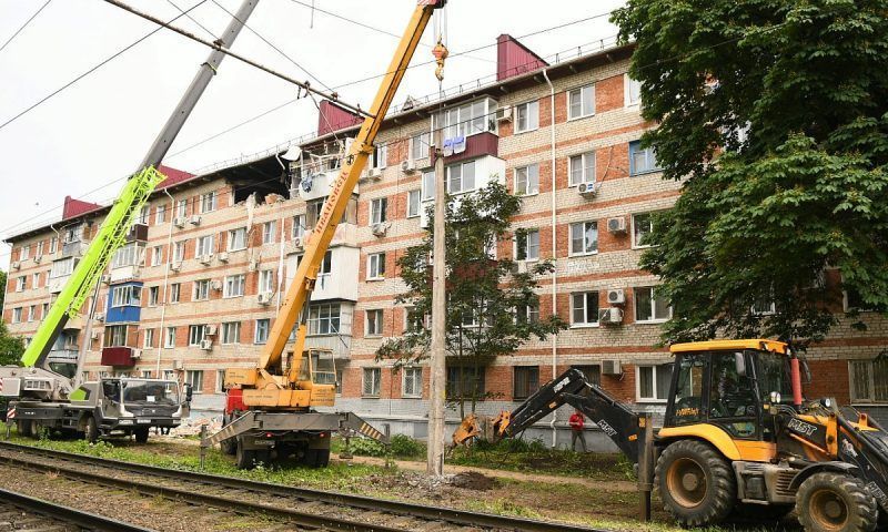 В поврежденной от хлопка газа многоэтажке в Краснодаре начали разбирать крышу