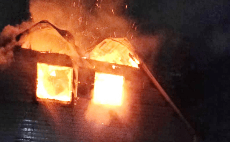 Пожар площадью 100 кв. метров произошел в частной гостинице в Сочи