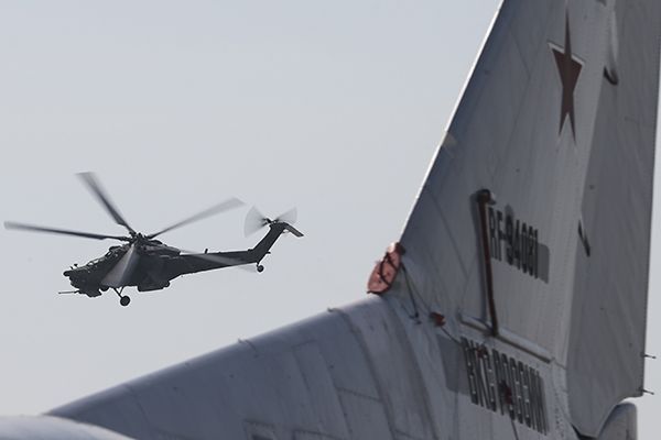 Военный вертолет Ми-28 упал в Крыму, оба летчика погибли