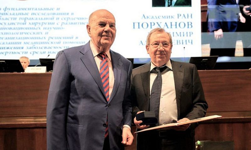 Главврач ККБ № 1 Владимир Порханов получил Большую золотую медаль имени Пирогова