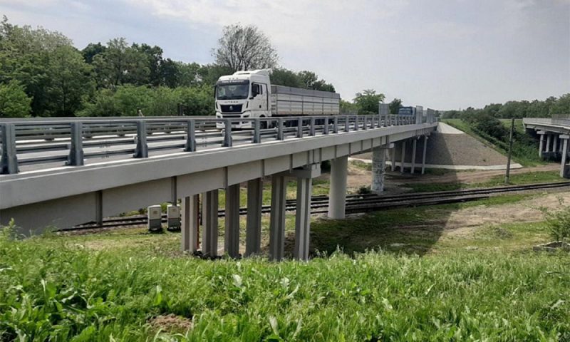 Мост через ж/д пути отремонтировали на трассе Краснодар — Кропоткин
