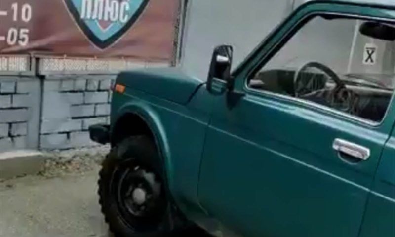 Автомобиль «Нива» для участников спецоперации снарядили казаки из Новокубанска