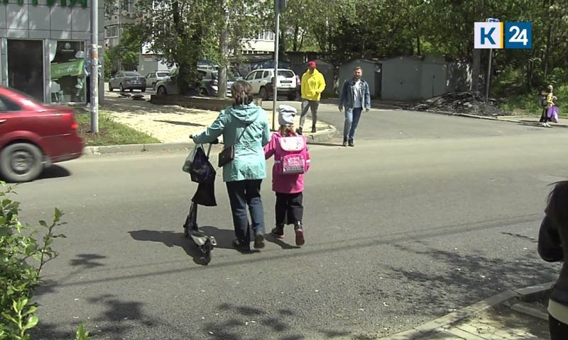 Родители краснодарских школьников пожаловались на опасный переход на Карякина