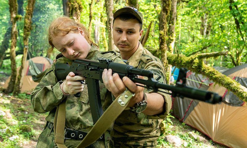 Более 220 подростков участвуют военно-спортивной игре «Зарница» в Сочи