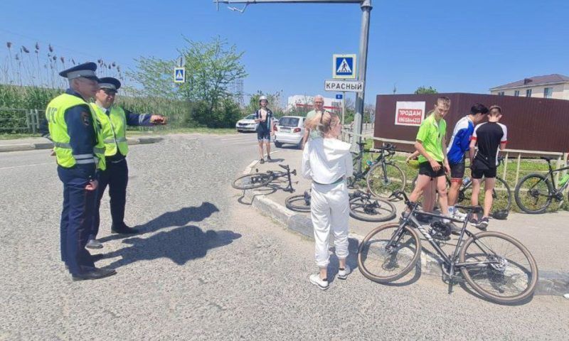 Водитель иномарки сбил под Анапой трех подростков на велосипедах