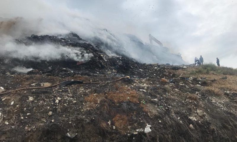 Площадь пожара на мусорном полигоне в Новороссийске достигла 200 кв. метров