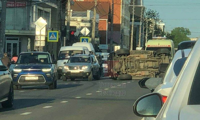 Лихач на Gelandewagen устроил массовое ДТП и перевернулся в центре Краснодара