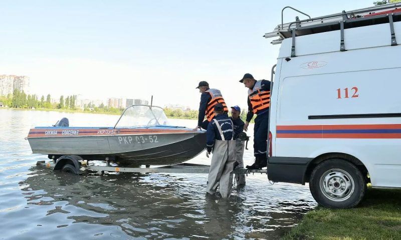 Спасатели ежедневно патрулируют водоемы Краснодара