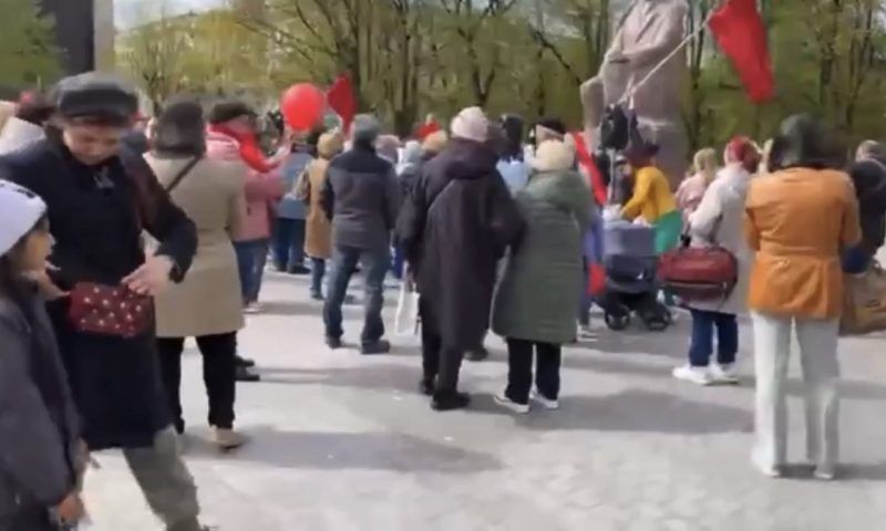 Рижане под «Белла, чао» 1 мая вышли на акцию против русофобии в Латвии