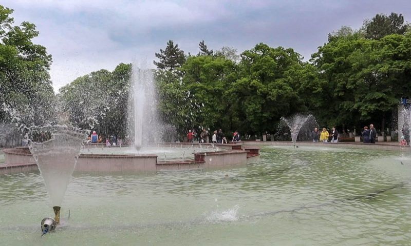 К 9 мая в центральном сквере Армавира отремонтировали фонтан «Победа»