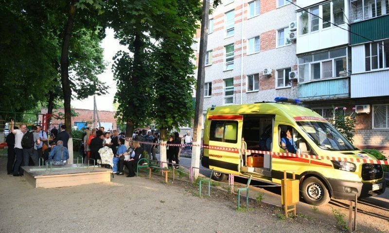 Часть жильцов поврежденного при хлопке газа дома в Краснодаре на ночь вернулись в свои квартиры