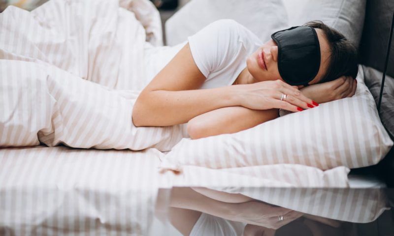 Крепкий сон без снотворных: диетолог назвала напиток, помогающий быстрее засыпать