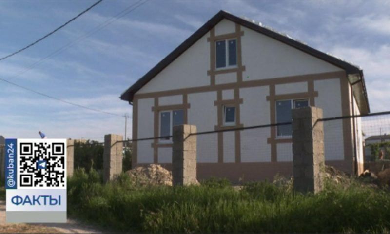 Семье погорельцев из Новороссийска по поручению мэра построят дом